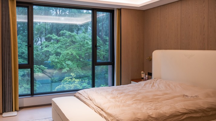 住在噪音源附近？选静音系统门窗，让你远离铁路飞机轰鸣！