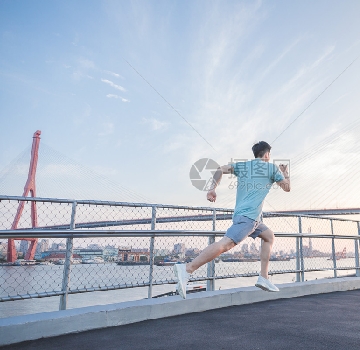 迎合年轻化市场